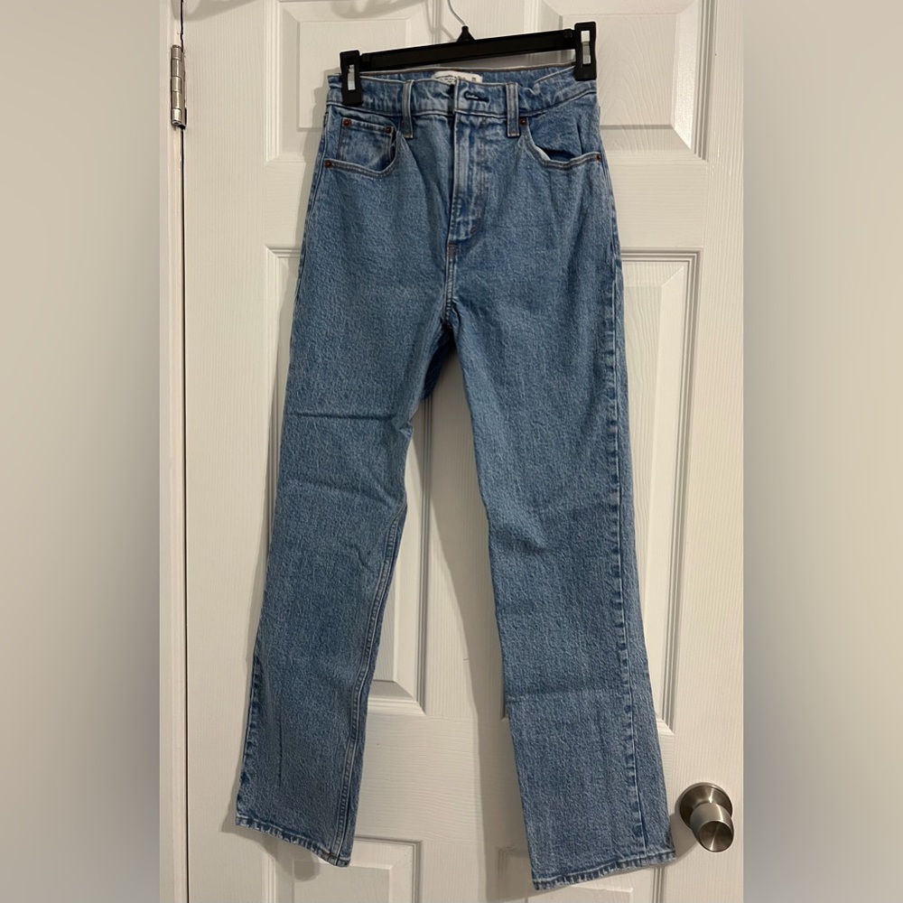 Abercrombie & Fitch Ultra High Rise 90s Straight Jean - Medium - Size 25 SHORT